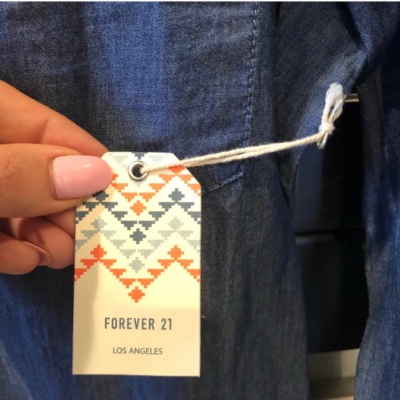 Forever 21 Chambray Top - Size Medium - Picture 3 of 3